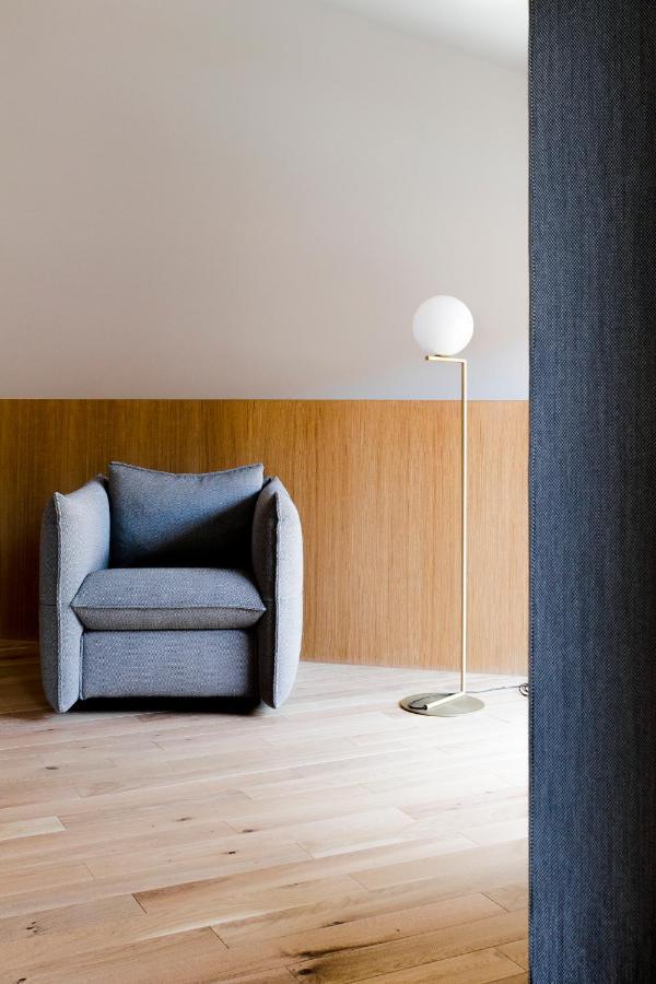 Kai 36 - Hotel Zwischen Fels Und Fluss Graz Dış mekan fotoğraf Floor lamp