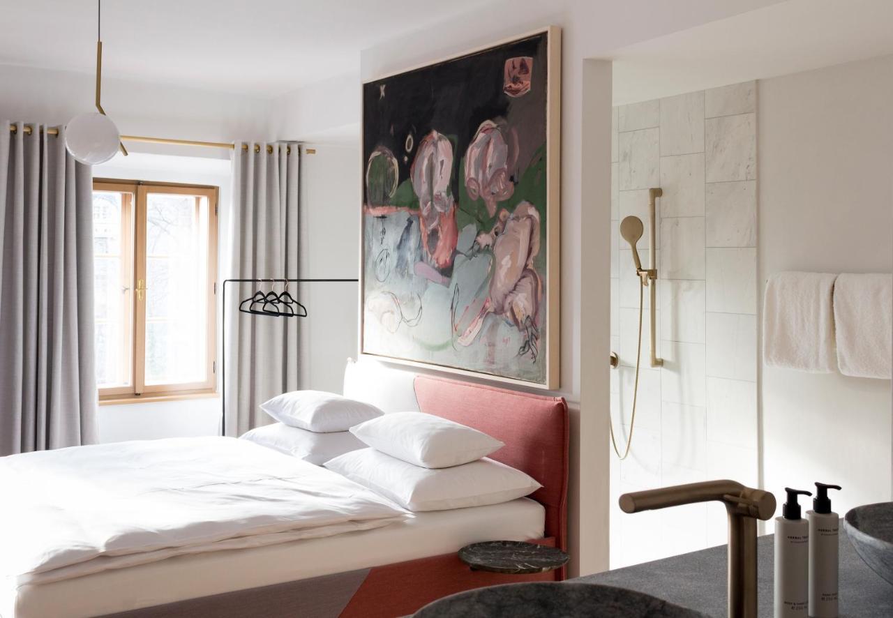 Kai 36 - Hotel Zwischen Fels Und Fluss Graz Dış mekan fotoğraf A room at the Hotel
